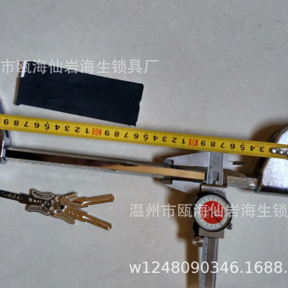 

ГОРЯЧАЯ НОВИНКА: Замок на руль автомобиля для самозащиты и защиты от угона, телескопический, длина 22 см