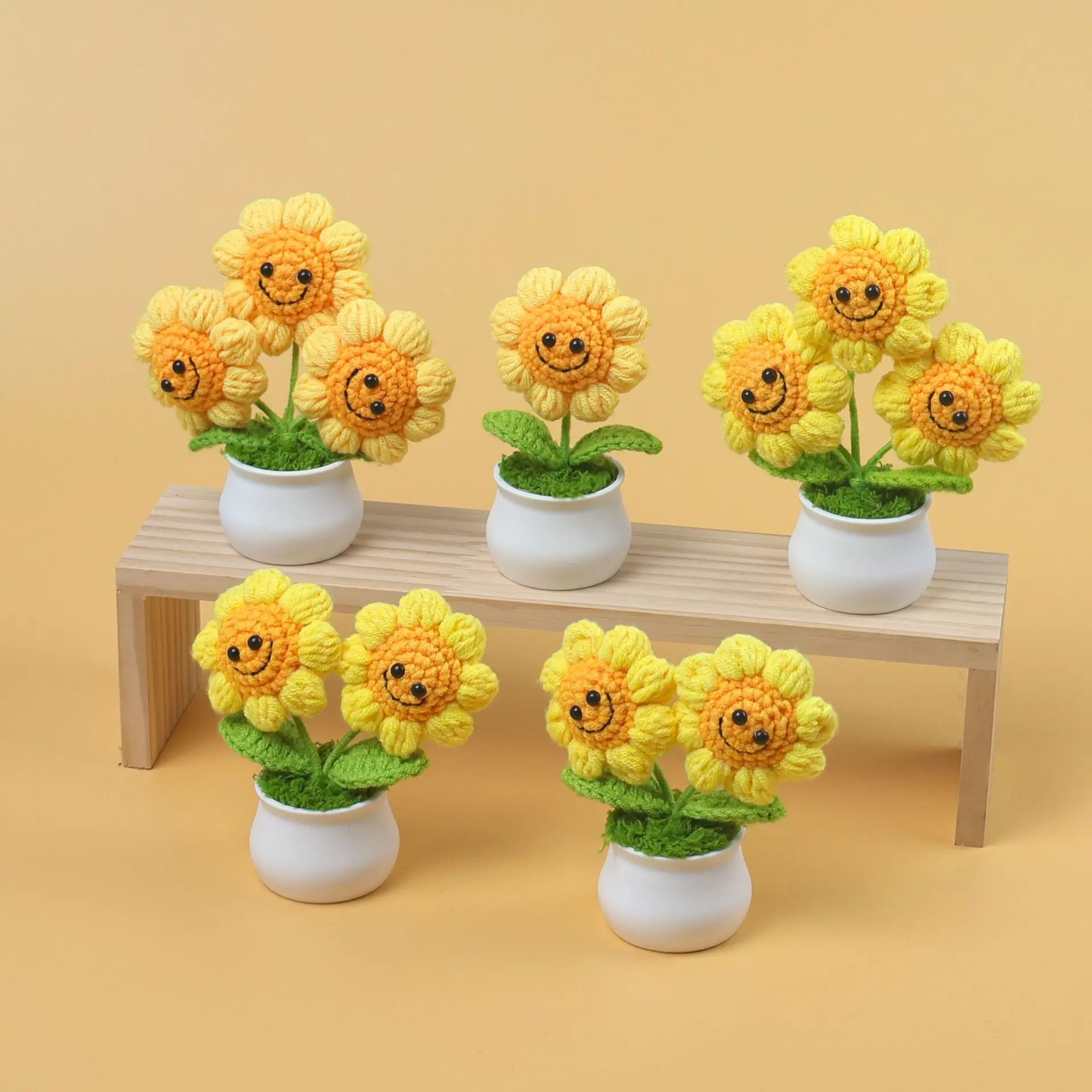 

Handmade Smiley Face Sunflower Potted Plant Cute Sunflower Ornament Teacher Mother's Day Holiday Gift Knitted Simulation Flower