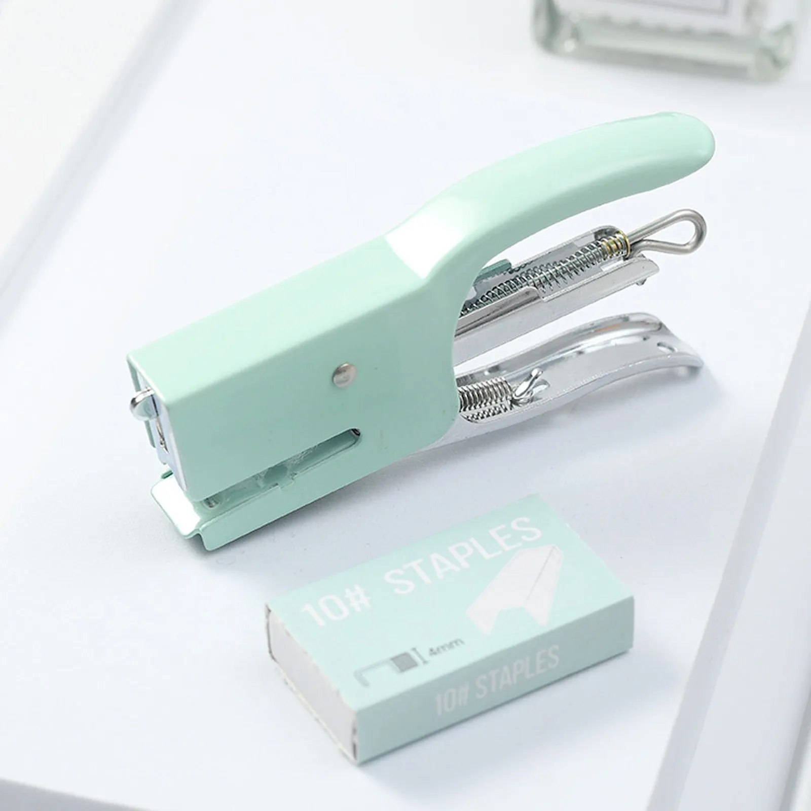 

Metal Handheld Stapler Heavy Duty Office Desk Stapling Tool Colorful Ergonomic Stapler for School Home Paper Binding Equipment