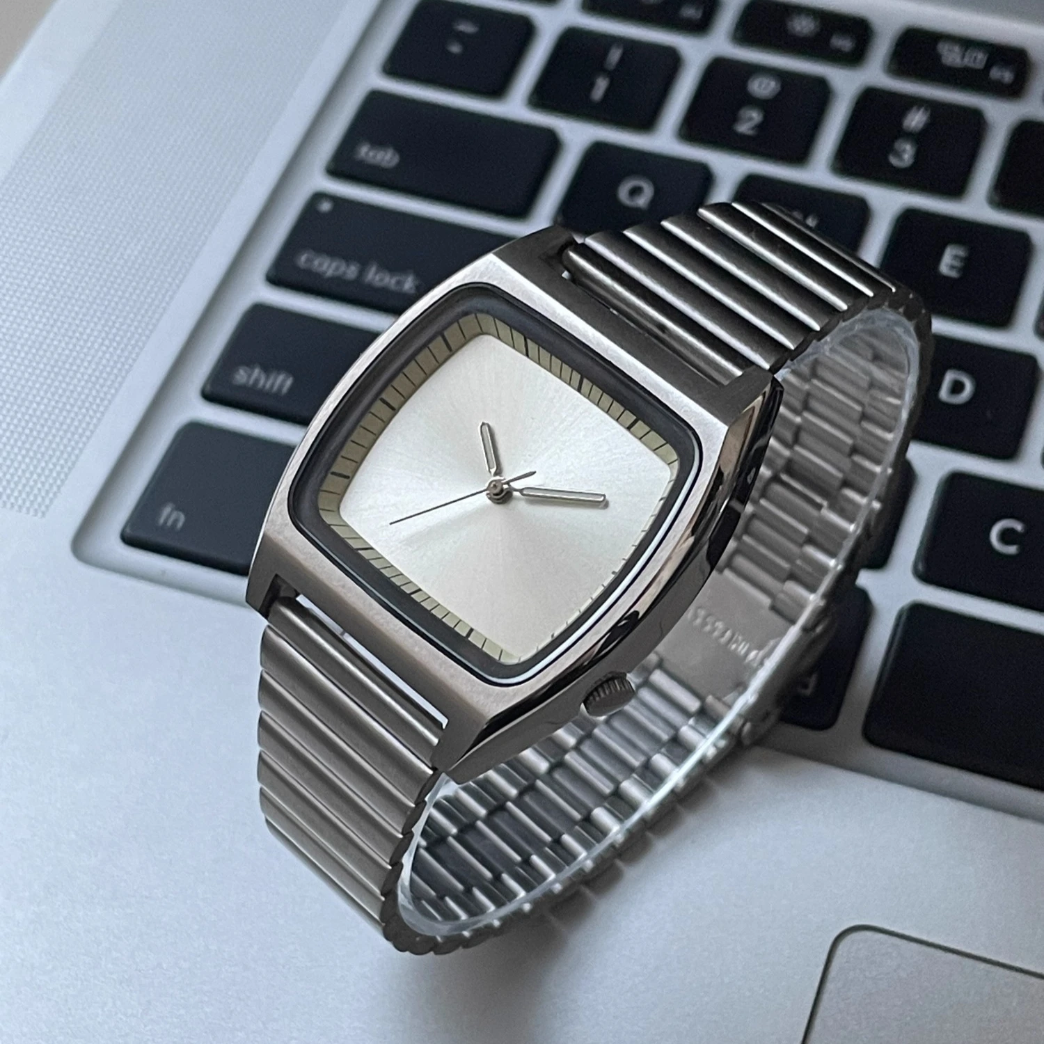 

CILOA Новые мужские повседневные модные кварцевые часы — минималистичные, элегантные и водонепроницаемые 7033