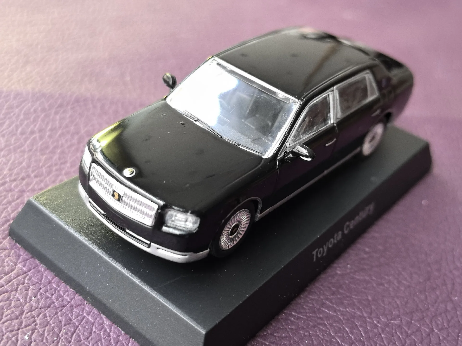 

Diecast KYOSHO 1:64 Scale TOYOTA Century Alloy Car Model Collectible Toy Gift Souvenir Display Ornament