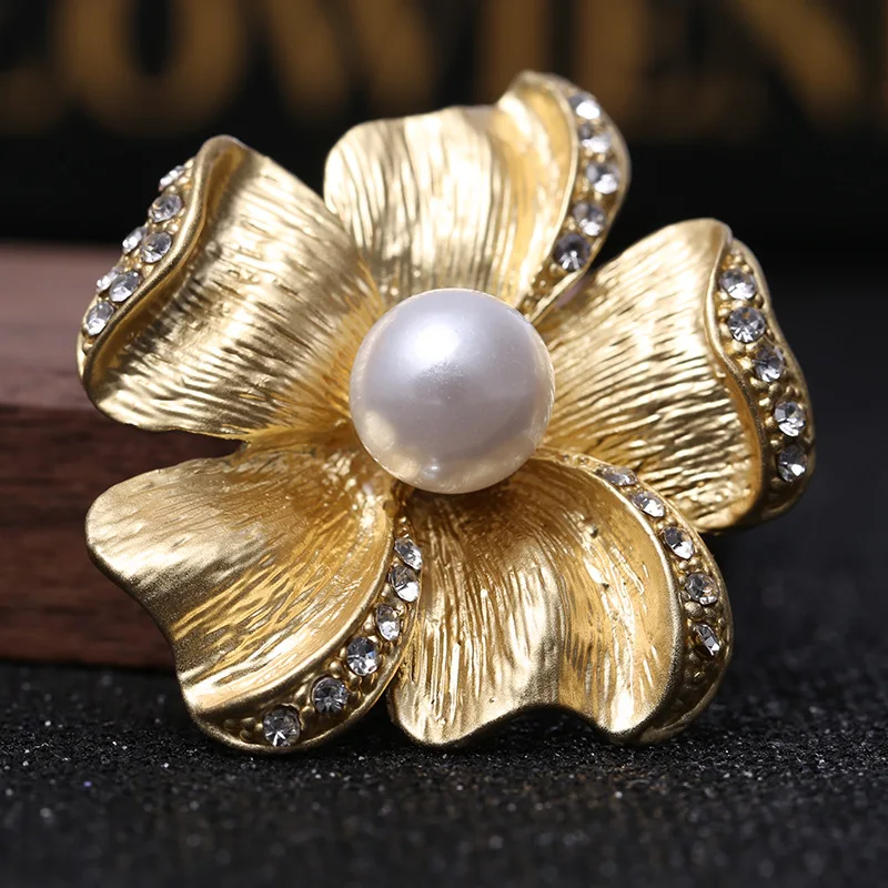 Digadagu Metal Frosted Gold-Color Flower Silver-Color Brooch Women\'s Popular Elegant Corsage Party Badge