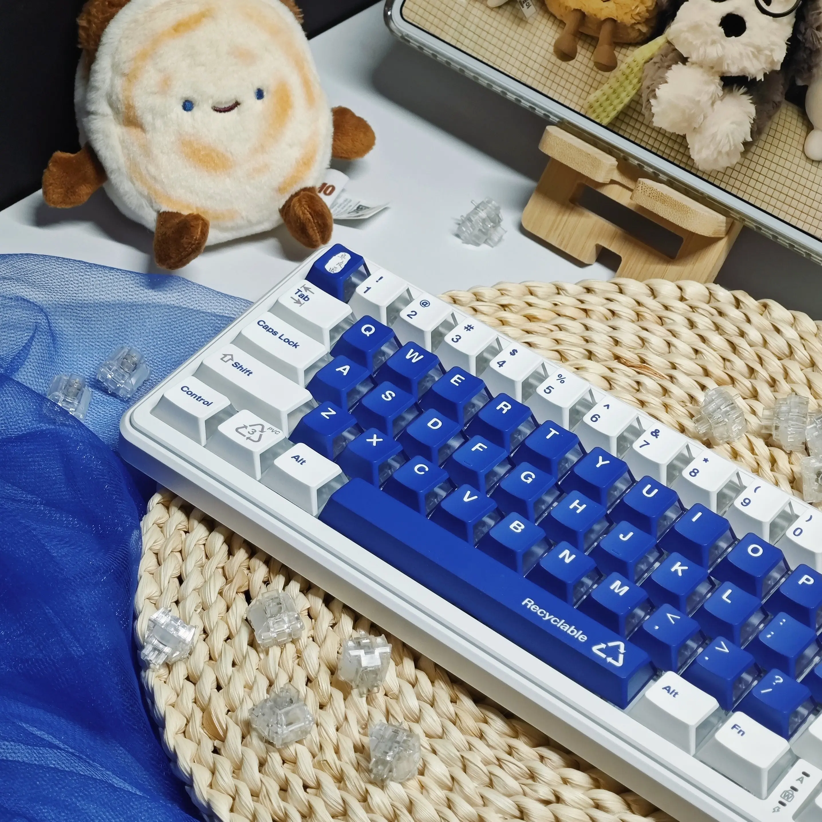 Blue and white five-sided sublimation three-sided light transmission blue Klein blue keycaps Original height