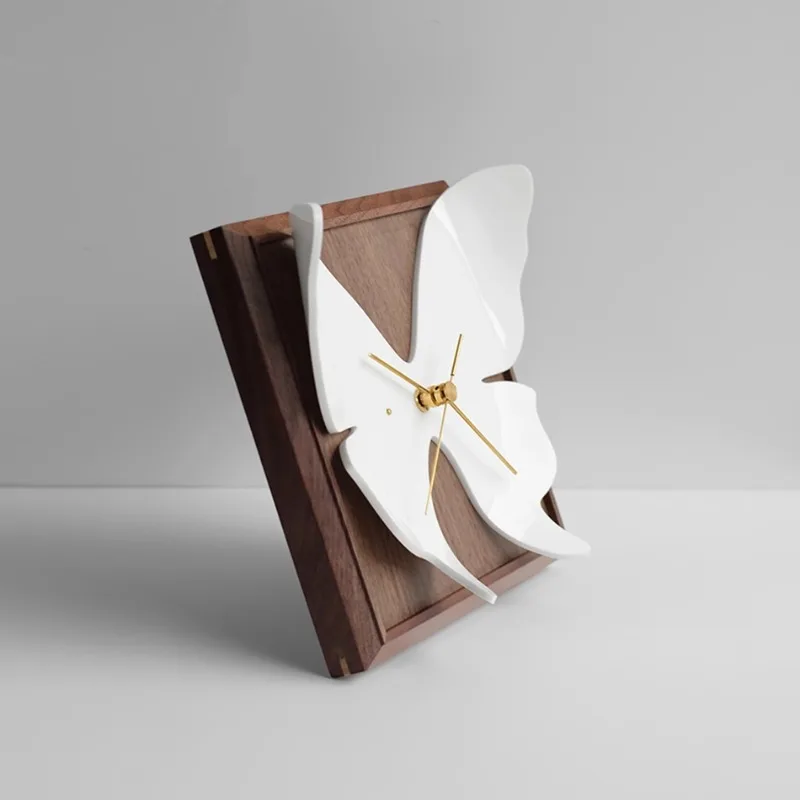 

Furniture for small-sized apartments Cute butterfly standing clock table clock Nordic simple fashion personality silent home