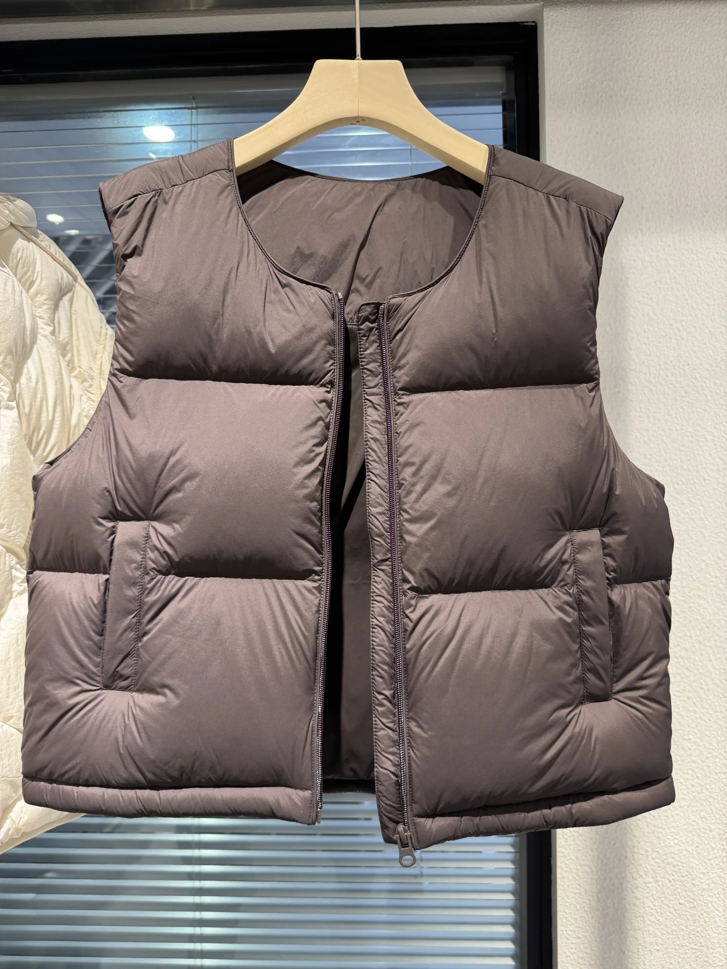 Winter Thiened round Ne down Vest Women's Faion Korean Sle 90 Feather Warm Puffer oulder Bared Outerwear Jaet