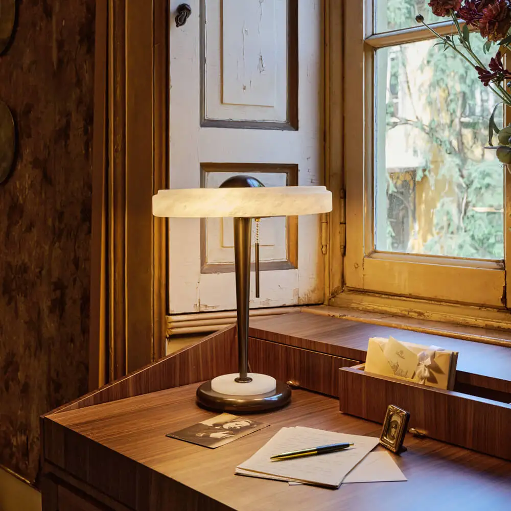Modern Light Luxury Simple Living Room Study Decorative Table Lamp Creative Bedroom Bedside Table Lamps