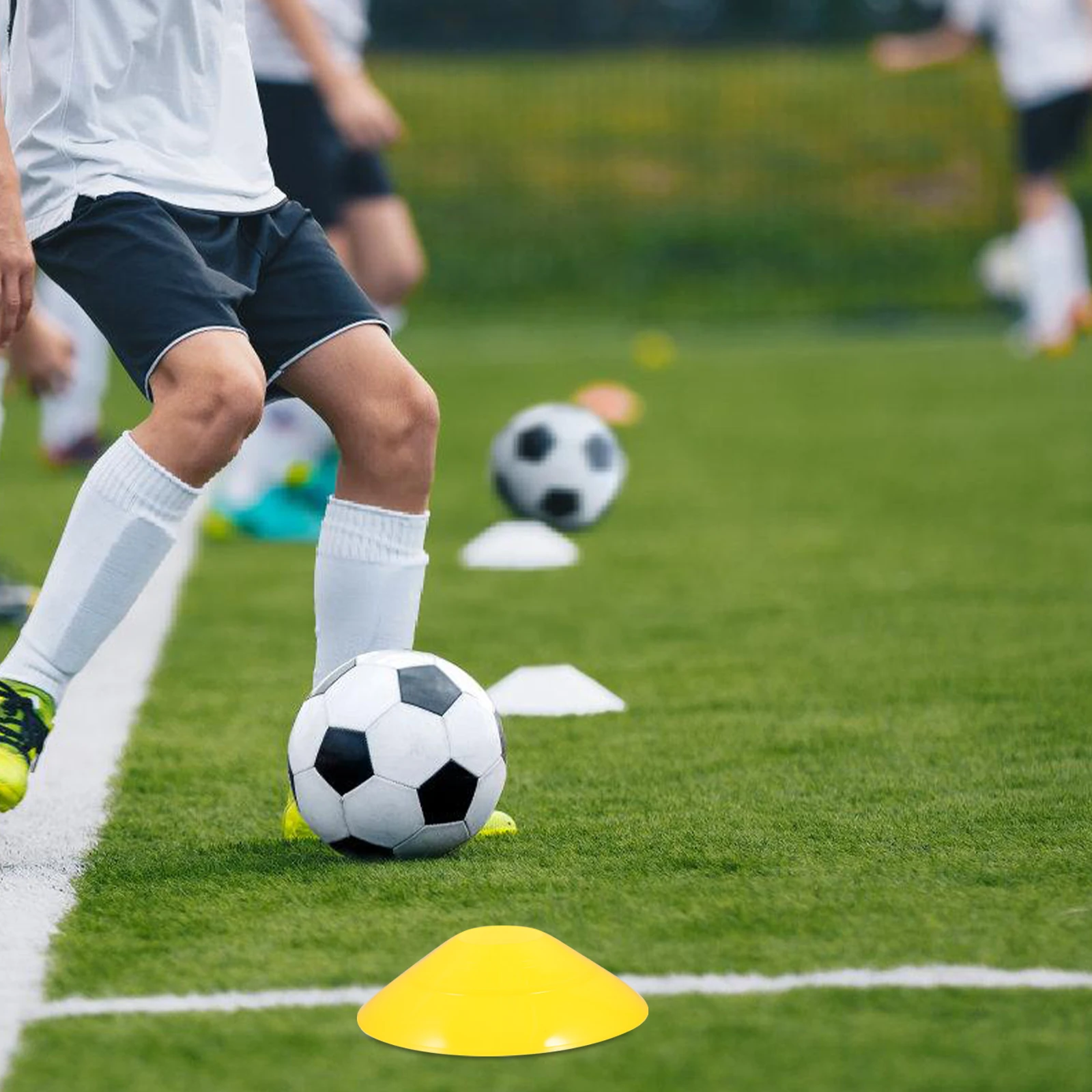 

1 set Soccer Bright Color Soccer Cones Cones Bright Color Football Training Markers Portable Signs Plastic Dishes
