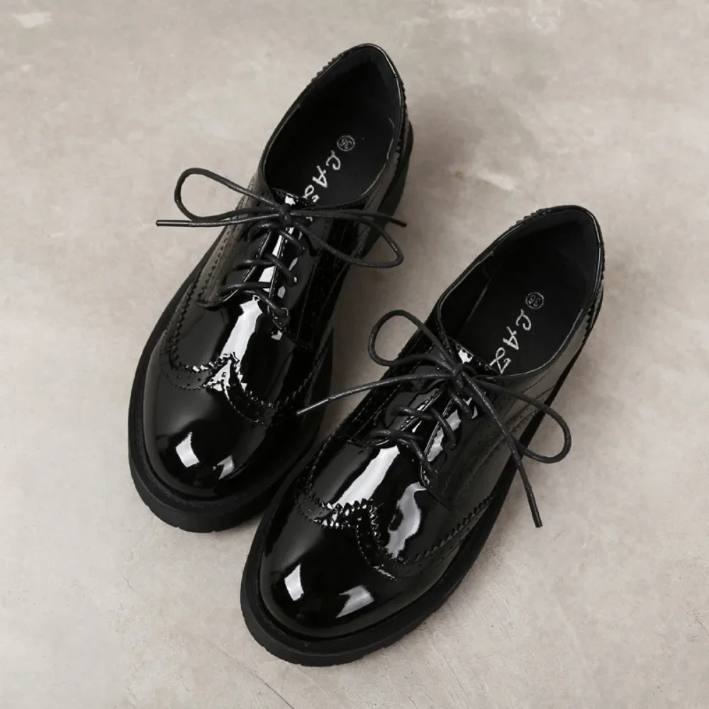 Women Brogue Shoes Platform Autumn Patent Leather Black Casual Flats Lady Derby Classic Varnish Oxfords Female Footwear