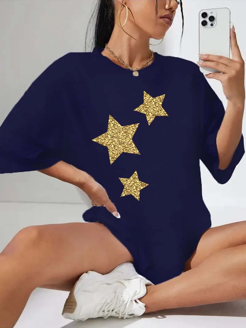 Stylowa koszulka damska plus size z luźnym krojem i wzorem gwiazd, elegancka i modna koszulka z motywem gwiazd dla kobiet.