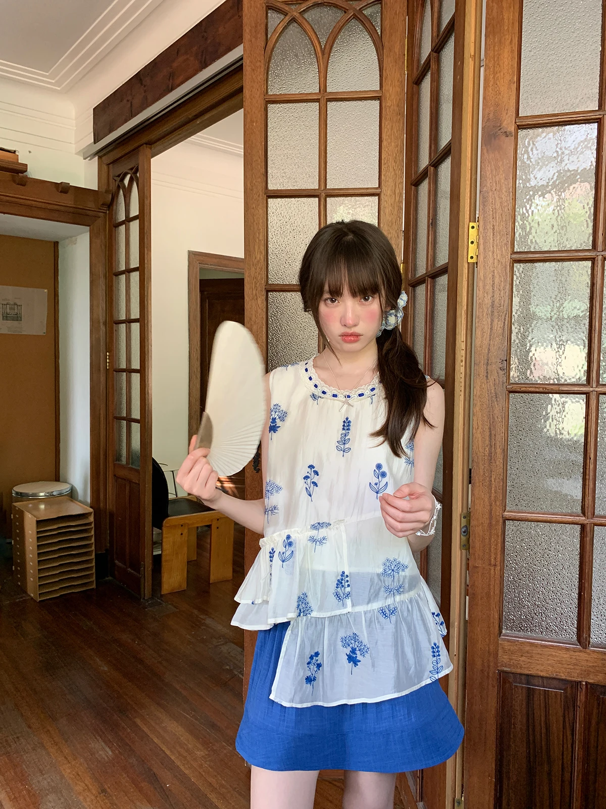 

Летний винтажный комплект без рукавов с цветочным принтом: топ и брюки, женская мода, ретро-стиль, сине-белый, для утонченной аудитории, коллекция Cheese Day