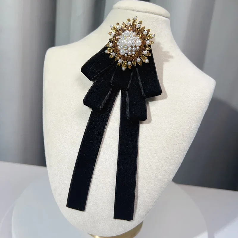 New Velvet Retro Bow British Women's College Style Pearl Brooch Professional Shirt Jacket Tie Accessories High-end Jewelry Gifts