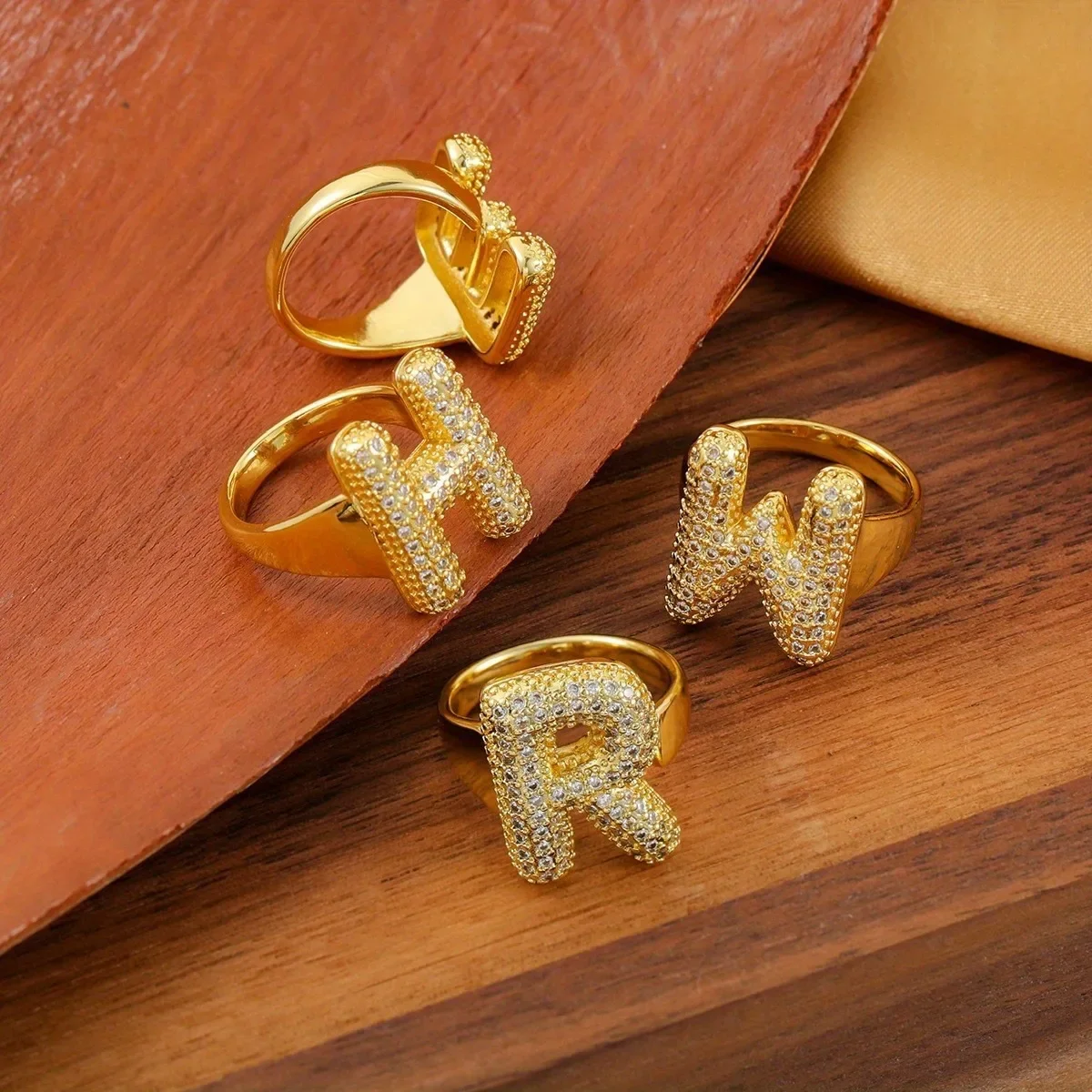 Fashion Plated Golden Copper White Artificial Zircon 26 English Letter for Men Women Daily Wearing Jewelry Chunky Initial Letter