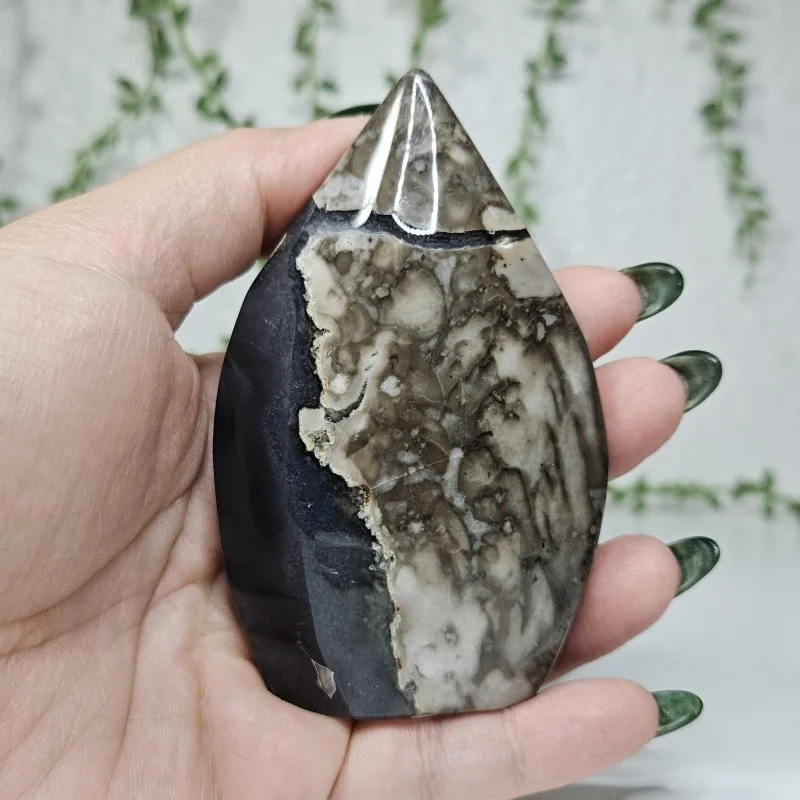 Agate volcanique naturelle sculptée en forme de goutte d'eau, réactive aux UV, cristal de guérison, décoration maison/bureau, spécimen minéral, cadeau de fêtes