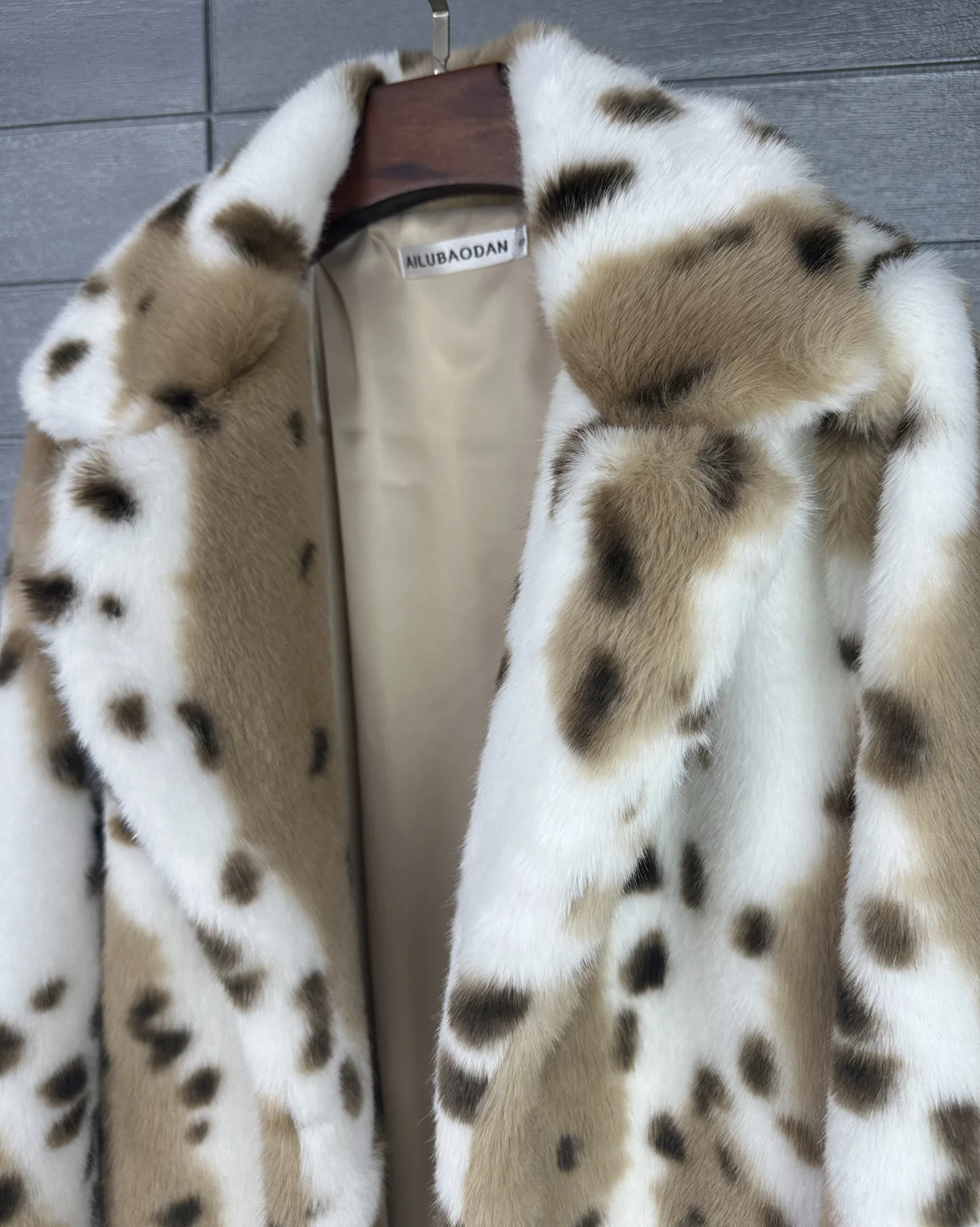 DEAT 2026 Winter Fashion Imitation Fur Leopard Pattern Coat For Women Notched Collar Long Style Notched Collar Jacket 11B9518