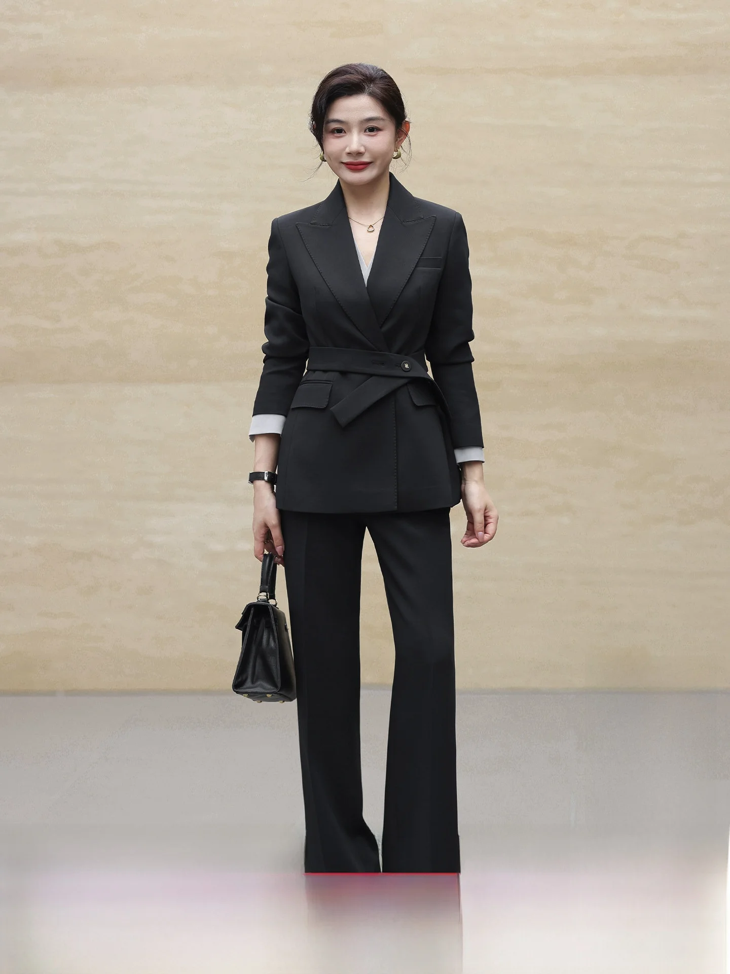 

Black Belted Slim Fit Women's Suiting Ensemble Professional Commuter Wool Blend Anti-Wrinkle Spring 2026 Elegant Business Wear