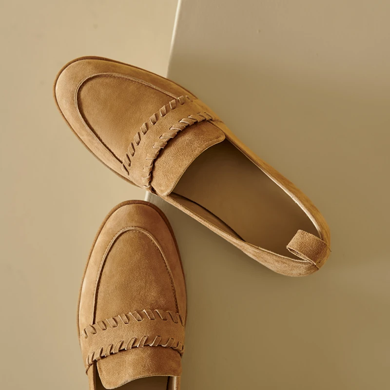 حذاء بدون كعب كاجوال للنساء من جلد الغزال بلون سادة سهل الارتداء بمقدمة مستديرة حذاء مسطح للسيدات