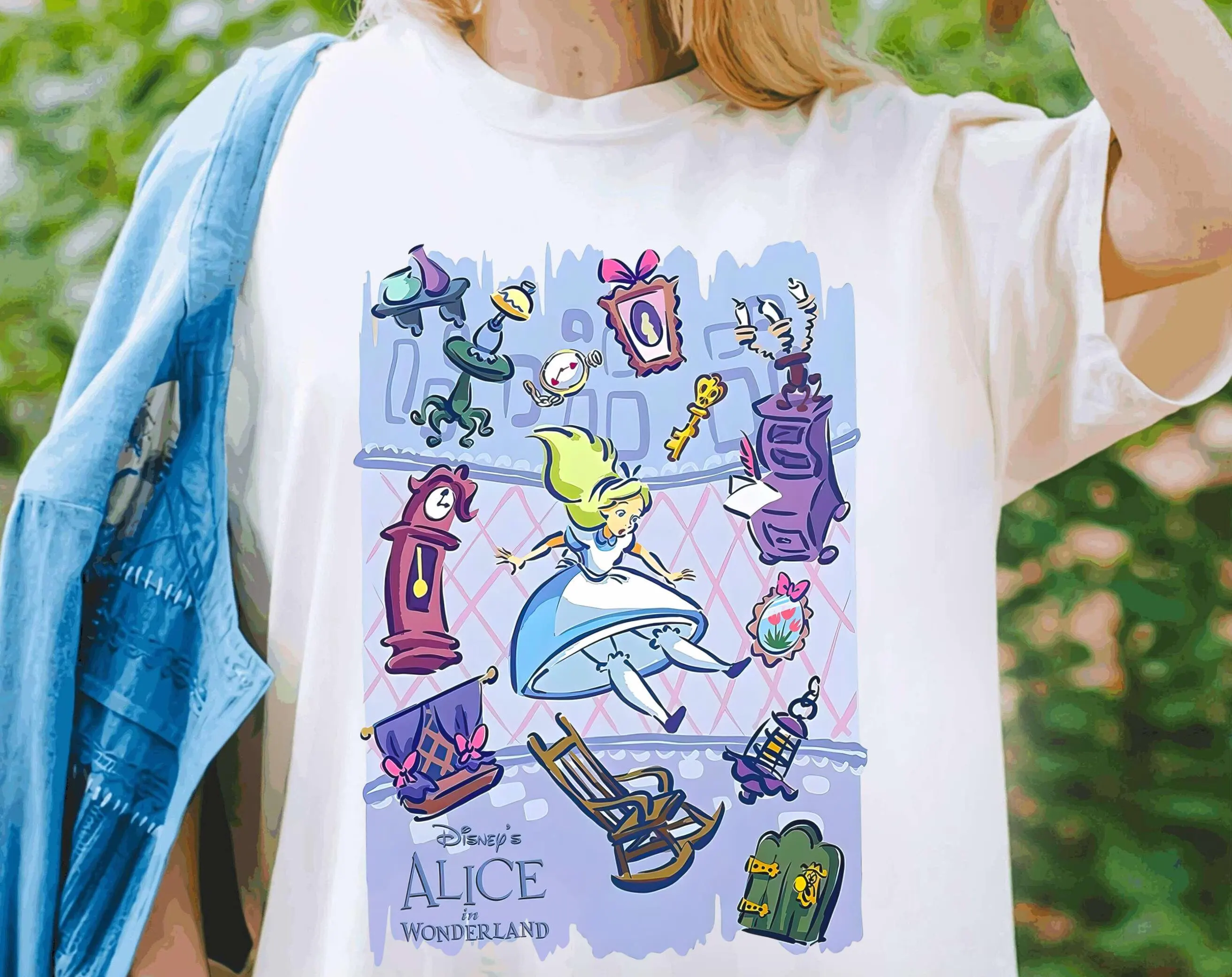 

Рубашка Диснея «Алиса в стране чудес» Футболка «Алиса в стране чудес» с полевыми цветами Футболка принцессы Диснея Забавное волшебное королевство