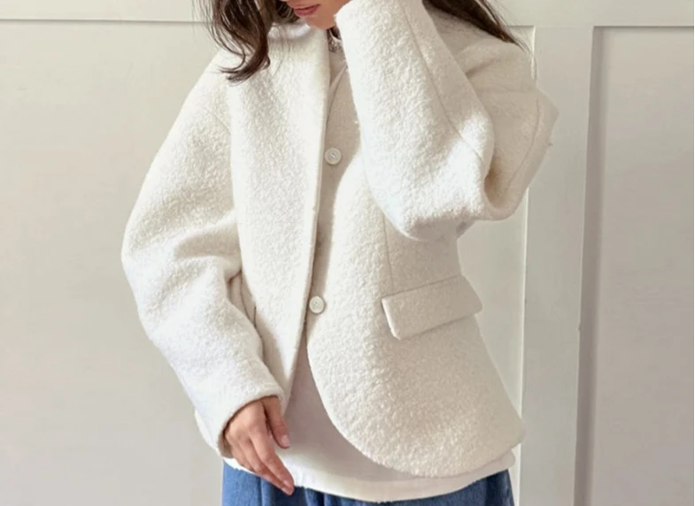 Coa الصوفية في خريف وشتاء 2025 تصميم جديد ذو رقبة على شكل حرف V بلون سادة