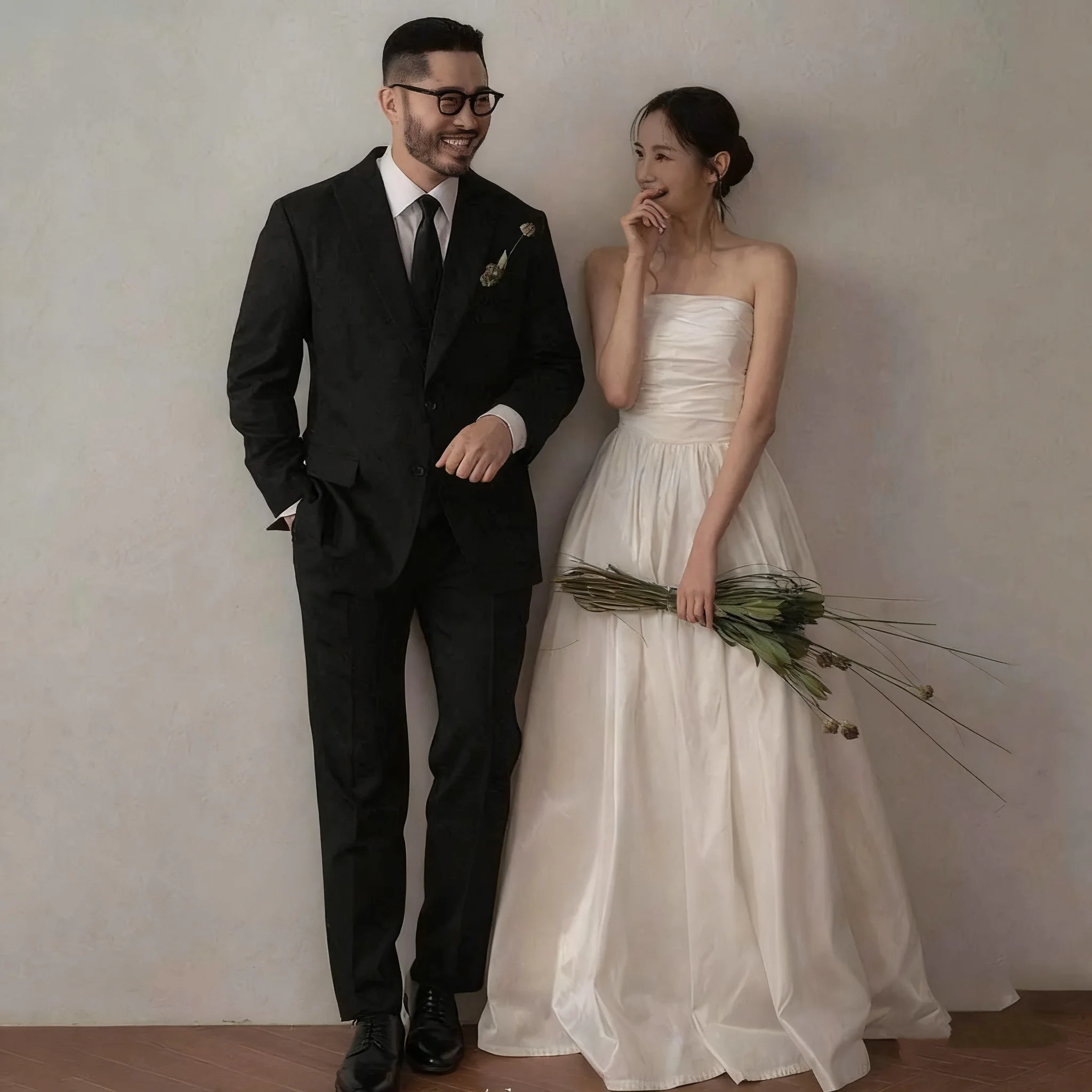 

Elegant Strapless Korean Wedding Dress Customization Taff Silk Backless Wedding Dress A-line Shoulderless Bride Dress Custom