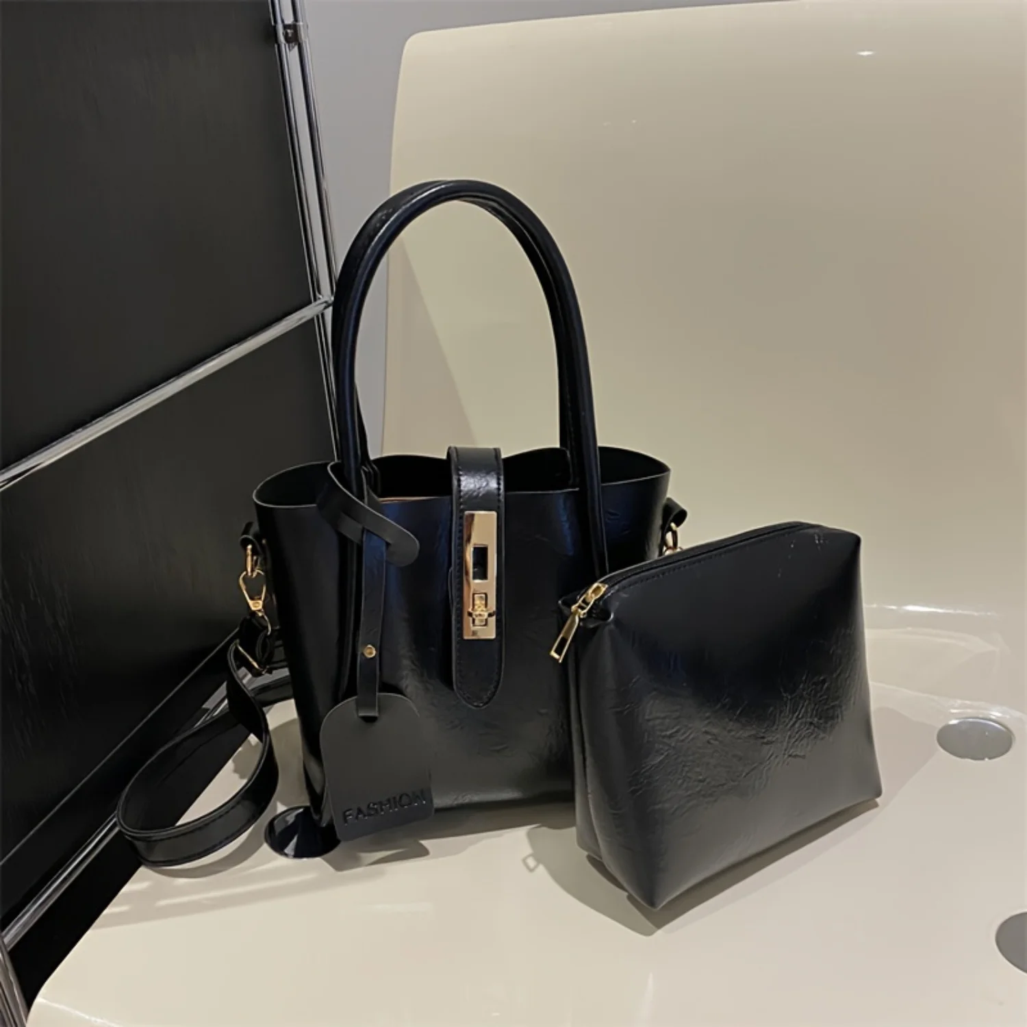 

Fashionable Women's Shoulder Bag - Stylish Bucket Bag with Insert Pouch