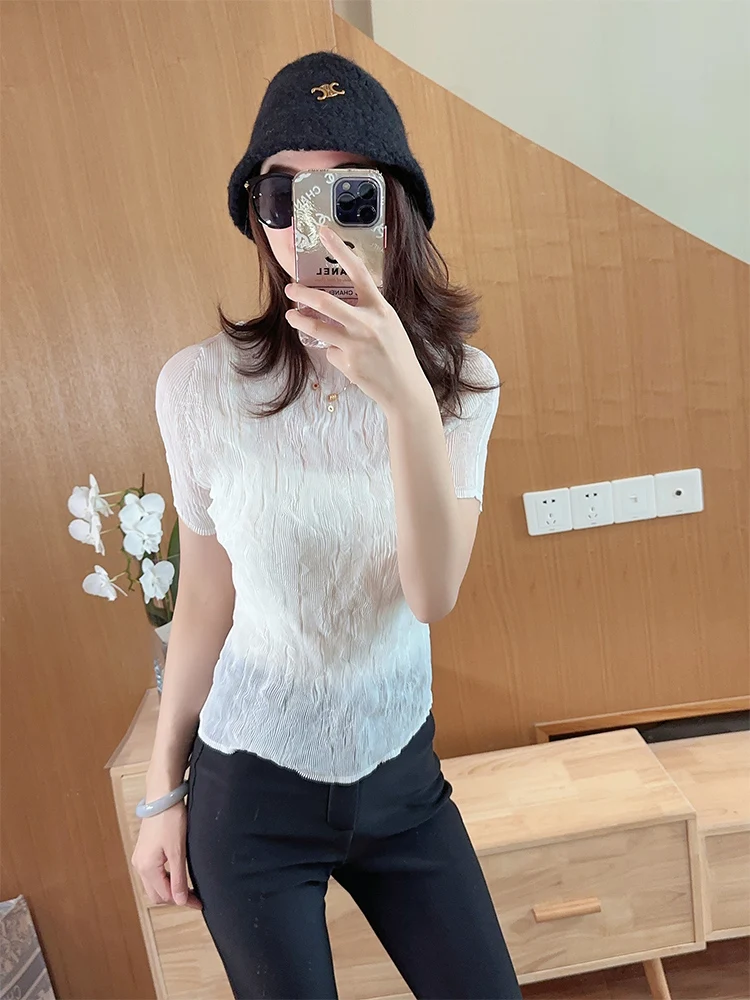 

Легкая белая футболка с круглым вырезом, трехпанельная, весенне-летняя, влагоотводящая, с коротким рукавом, плиссированный топ для молодых женщин