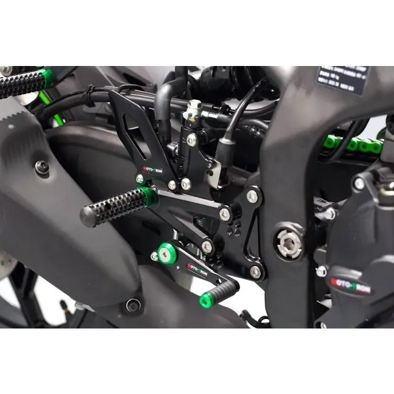 الأجزاء مناسبة لمجموعة الدواسات المرتفعة لسيارة السباق ZX4R/RR MOTO TRON، والتروس الأمامية والخلفية العالمية