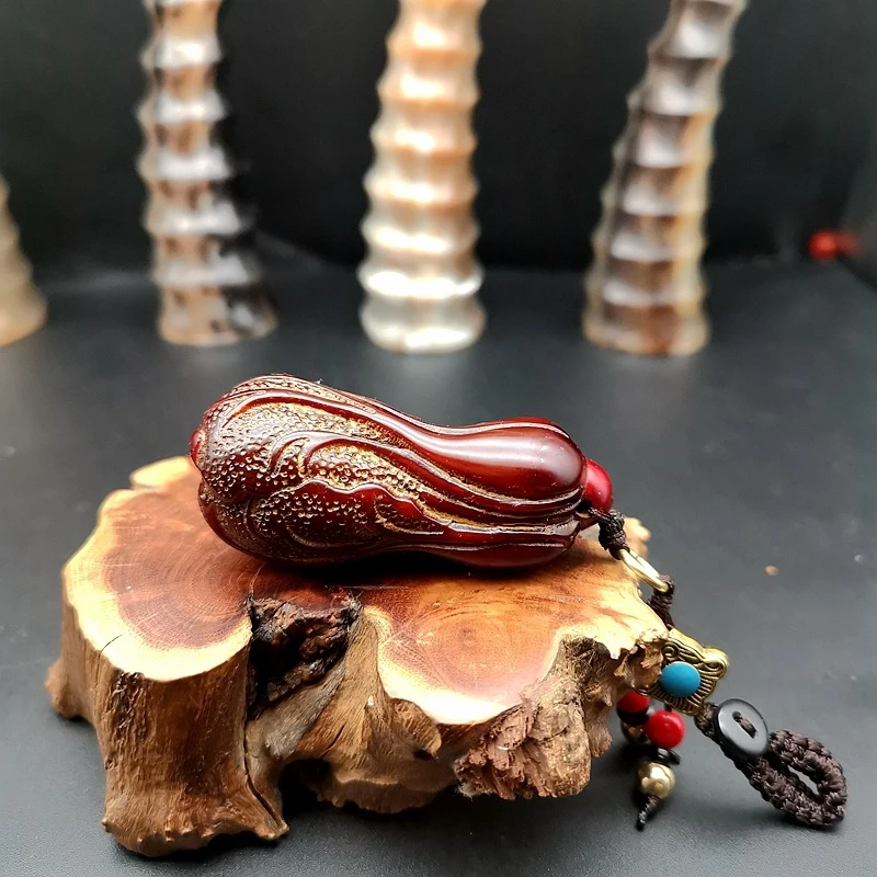 Tibetan- cowhorn cabbage hand-held ornament, solid antique-style horn carving, men's personal accessory