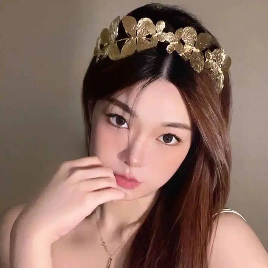 Vintage style hairband for the back, this girl's golden pendant-style headpiece can be used for cosplay or photography. - view 5