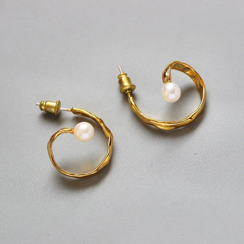 

2024 New Product C Type Earrings Personalized Trendy Freshwater Pearl Irregular Asymmetric Twisted Shaped Earrings for Women