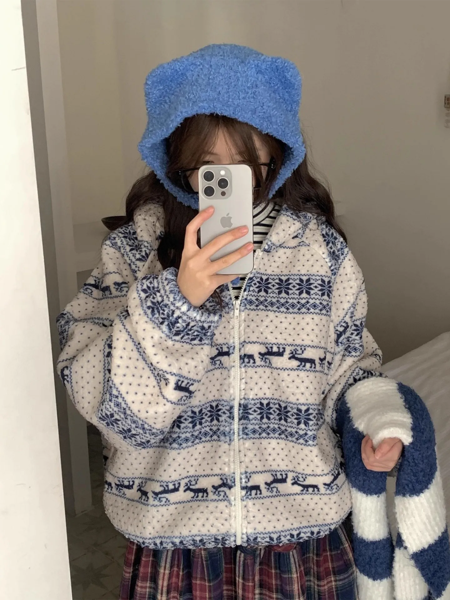 

Clothland Women Elegant Print Fleece Hooded Jacket Long Sleeve Pattern Female Outwear Fashion Basic Coats CB298