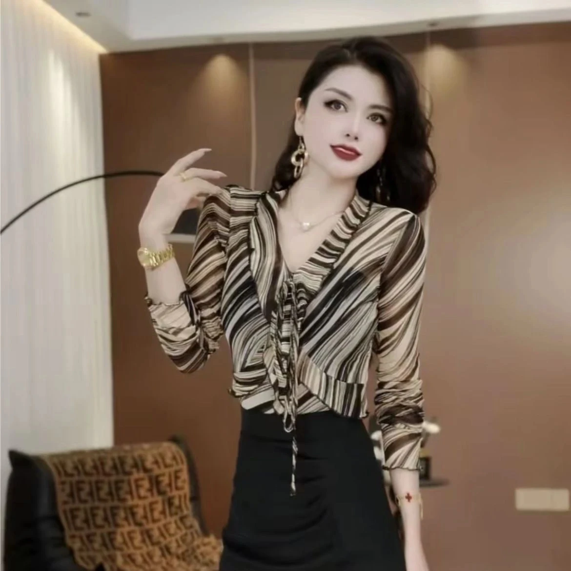 

Модная укороченная кофта Ele Slimming Long Sleeve с принтом, для повседневной носки, из полиэфирного волокна, с V-образным вырезом