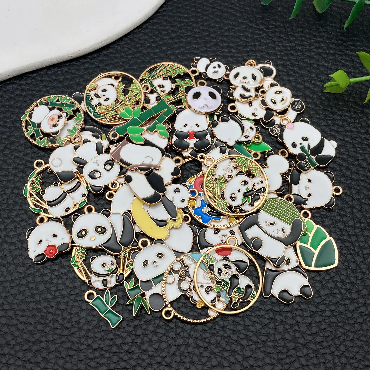 

【Очаровательная коллекция панды】20/30/50 шт. Набор эмалированных подвесок — создайте свои собственные украшения Kawaii (компоненты ожерелья/браслета/серьг)