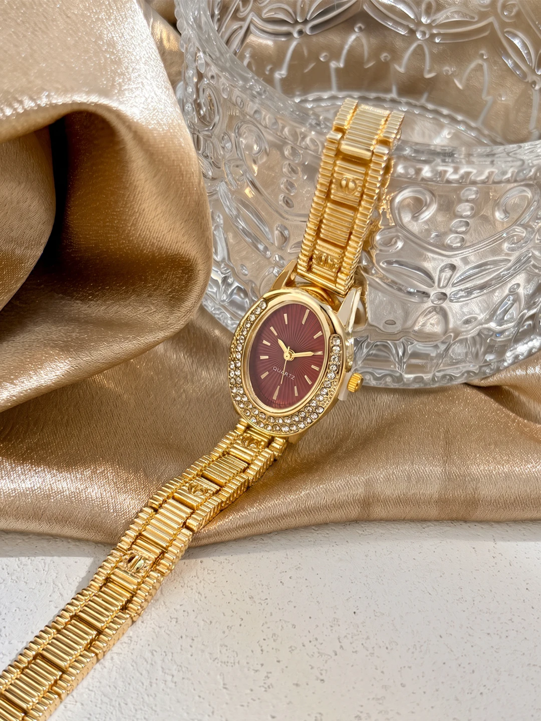 Premium Chic Curved Moon Oval Diamond Dial Fashion Gold Watch for Woman