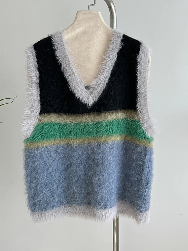 [EAM] Women Loose Fit Blue Color-block Knitting Elegant Vest New V-collar Sleeveless Fashion Tide Spring Autumn 2024 1DH2952