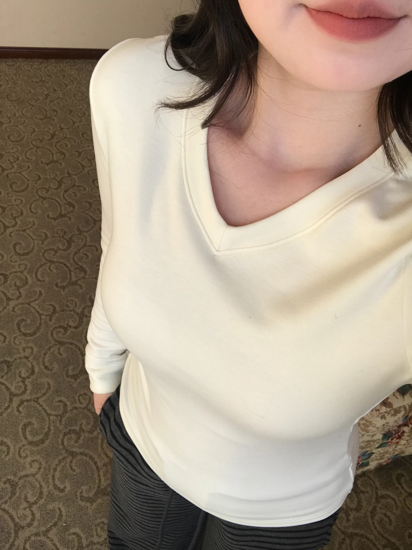 

Женская облегающая футболка с длинным рукавом и V-образным вырезом, из мягкого хлопка, в корейском стиле, для повседневной носки.