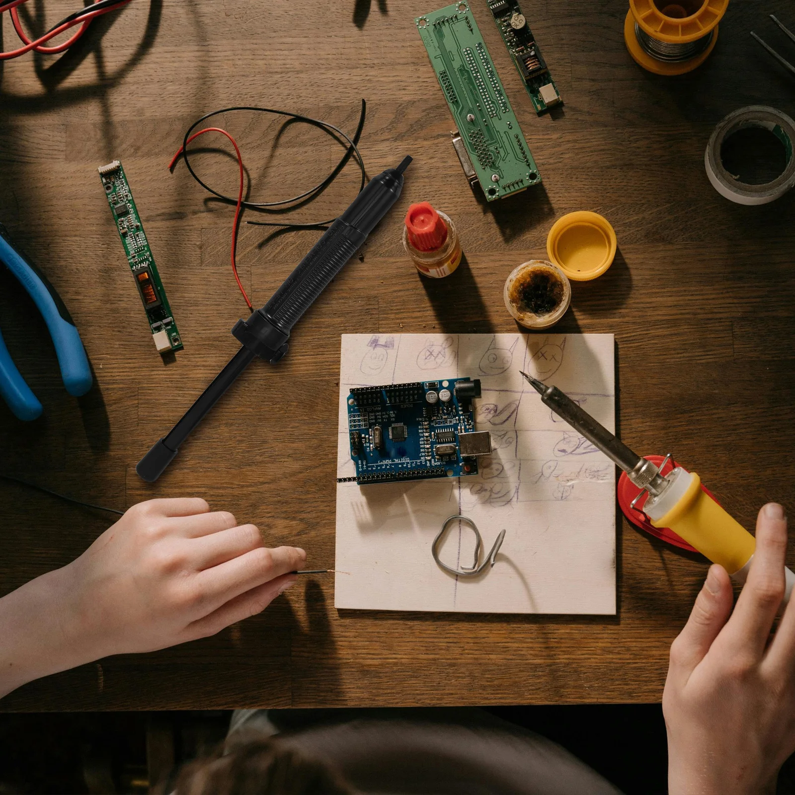 

Black Manual Desoldering Pump Compact Solder Sucker for Precise Tin Extraction Ergonomic Handle for Comfortable Use in DIY