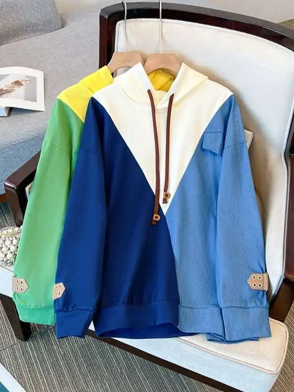 Large size fat mm contrasting color denim splicing hooded sweatshirt for women stylish design trendy for age-reducing couples