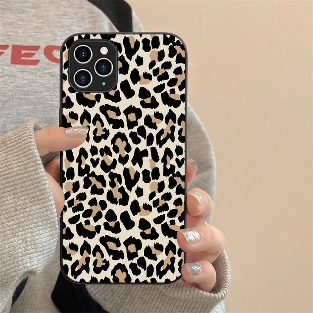 Fascinating Leopard Print Phone Case for IPhone 15 11 12 13 14 Pro Max 7 8 Plus X Xr Xs Max Se2020 12Mini Shockproof Soft Shell