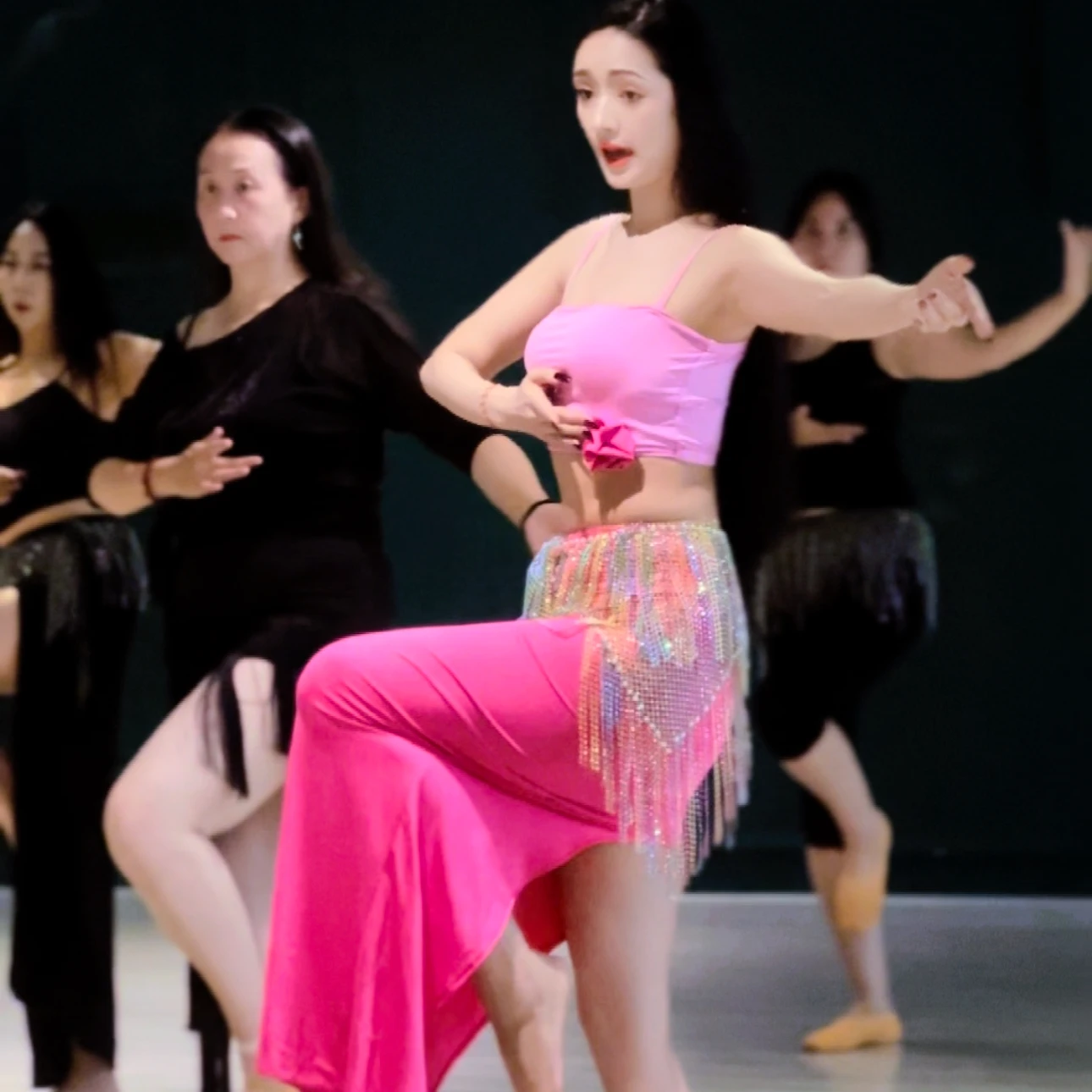 

Yue Meng Feng Lu Belly Dance Eastern Dance Set Practice Suit Performance Costume Strapl Slimming Top And Skirt Ensemble
