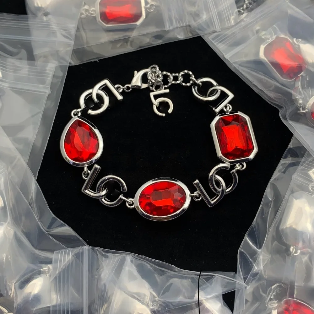 

Новый роскошный браслет 2025 года, уникальное изысканное мастерство для женщин, подчеркивающий характерный изысканный стиль, подарок