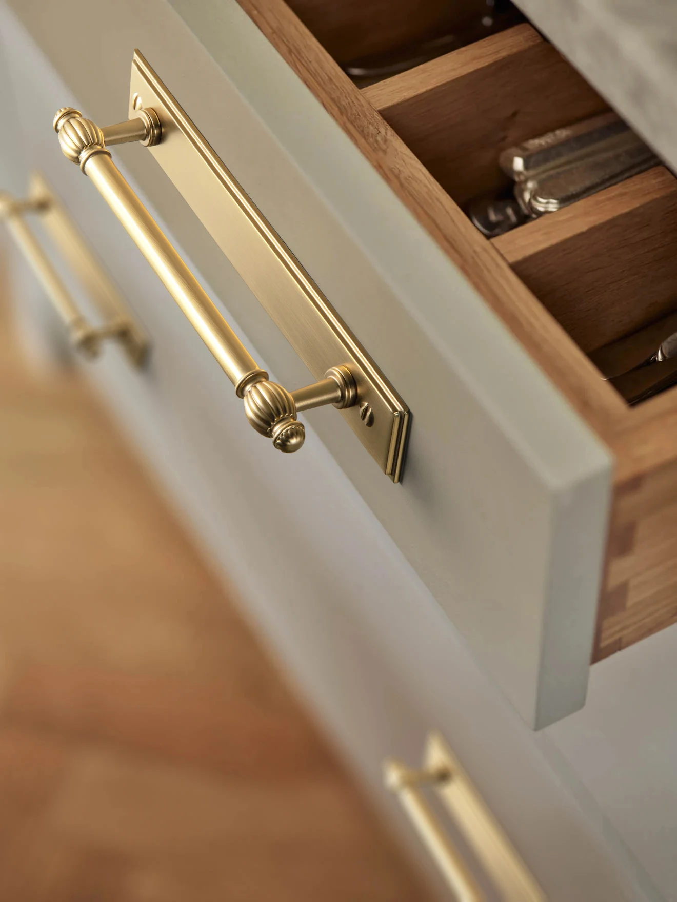 Goo-Ki アンティーク調真鍮製キャビネット引き手、背面プ - Furniture Hardware With Backplate のレビューと価格