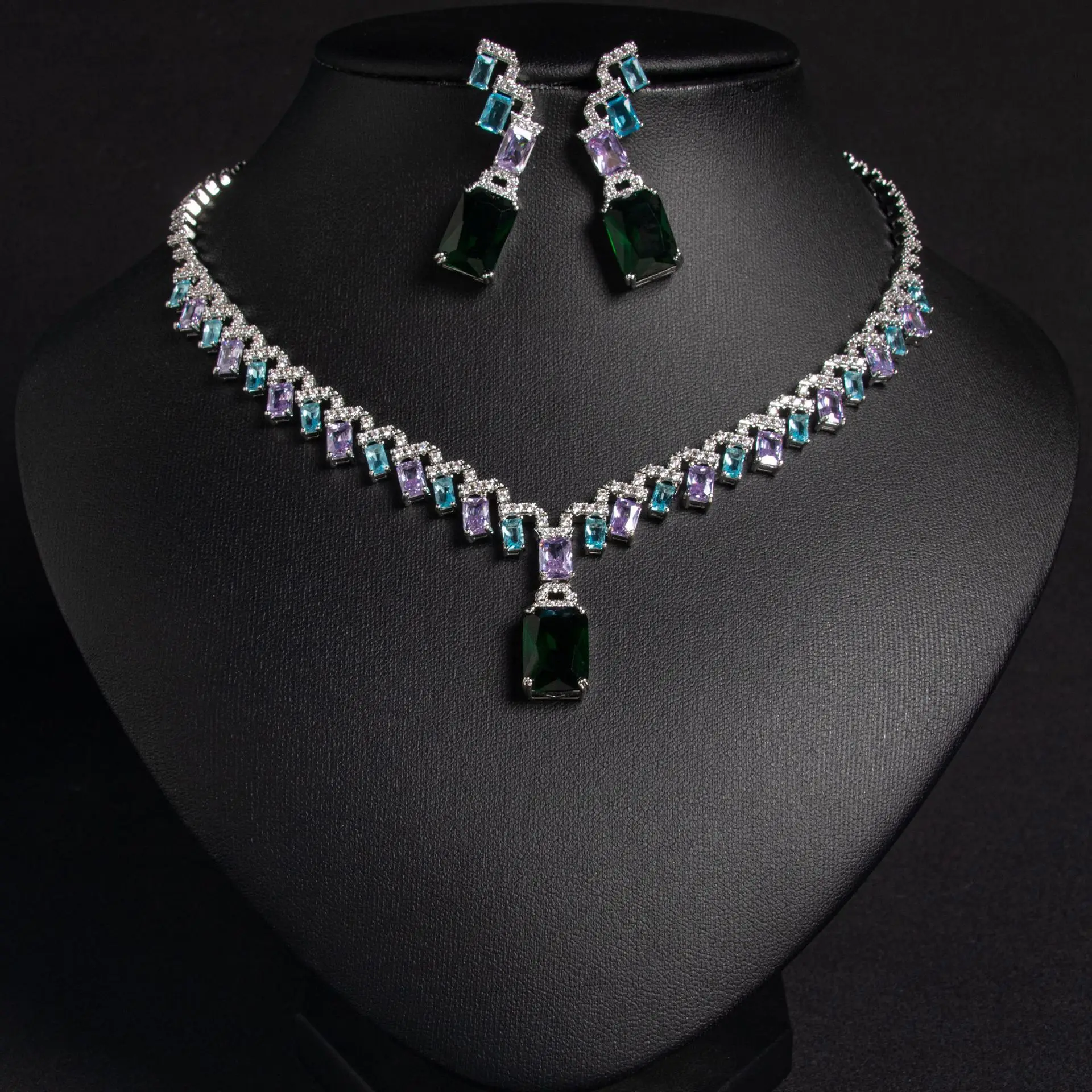 Vintage Zircon Jewelry Set for Women 2026 European And American High-End Light Luxury Earrings And Necklace Combo