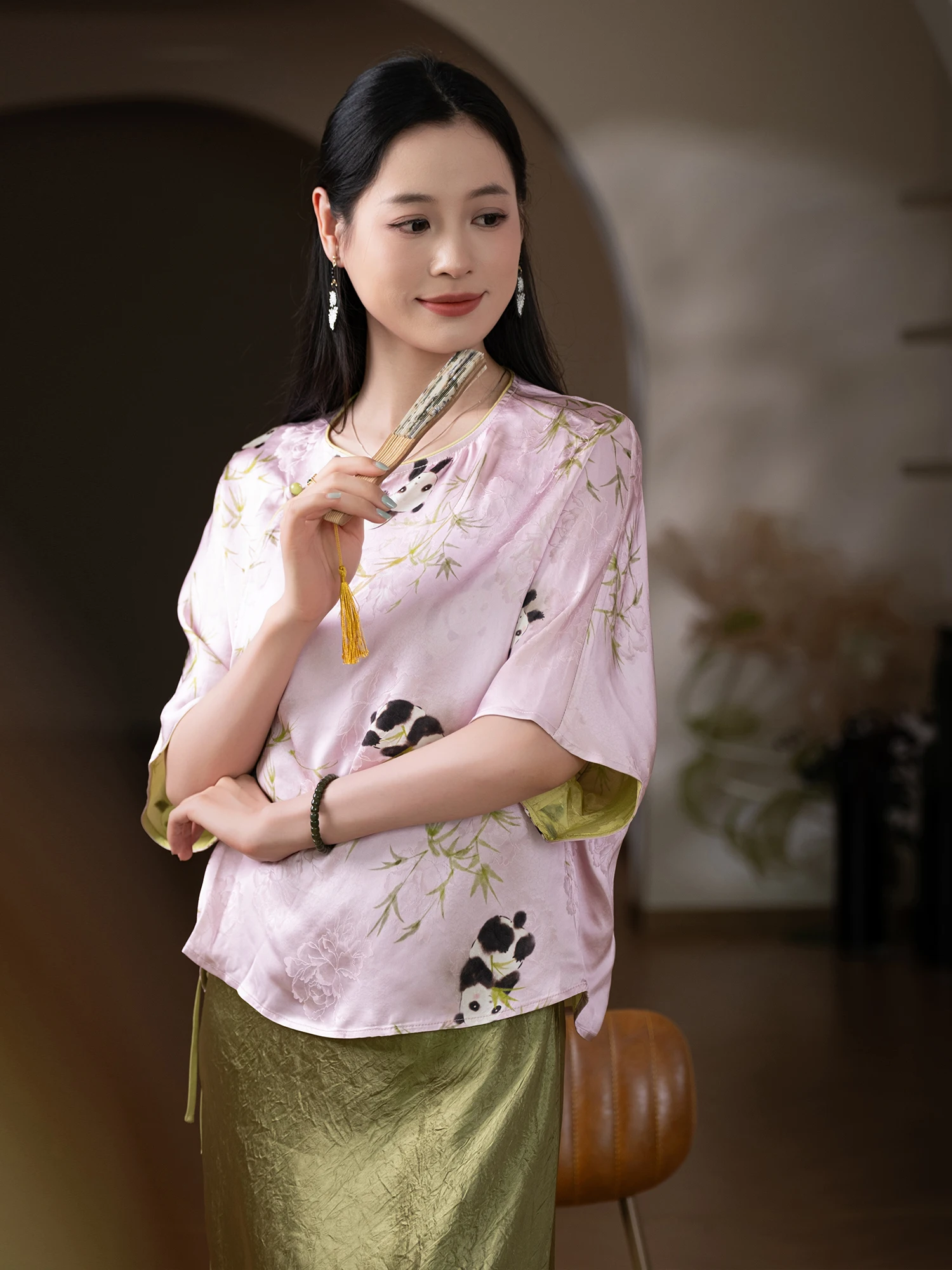 

Adorable Panda Double-Sided Silk Blouse with Belt And Asymmetrical Hemline by Xiao Er Production Loose Fit Regular Sve