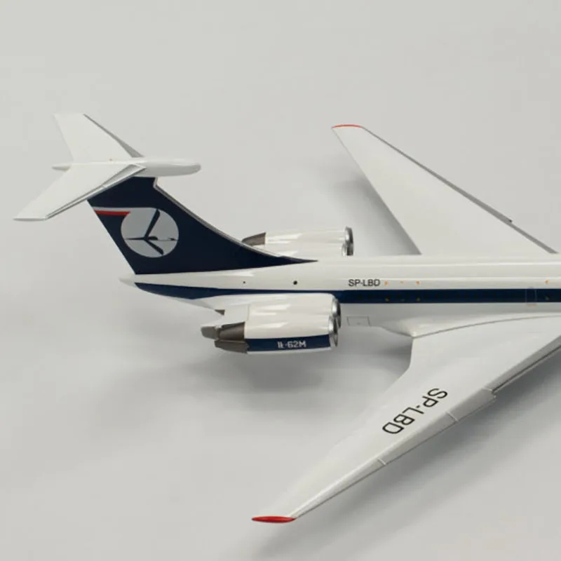 Diecast 1:200 Scale Airplane model  LOT Ilyushin IL-62 Original Model Finished Alloy Simulation Static Collection Toy Gift