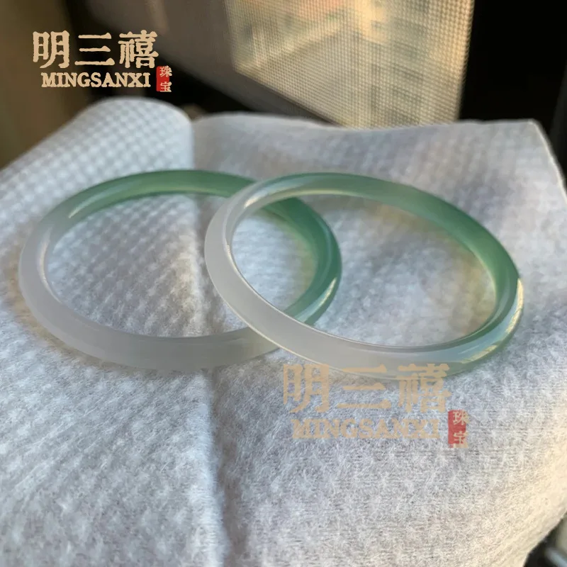 

Халцедон с градиентным масляно-зеленым оттенком, изысканной красоты, с легкой глазурью, текстурой, напоминающей лед, браслет Dingdang, круглый браслет-шарм.