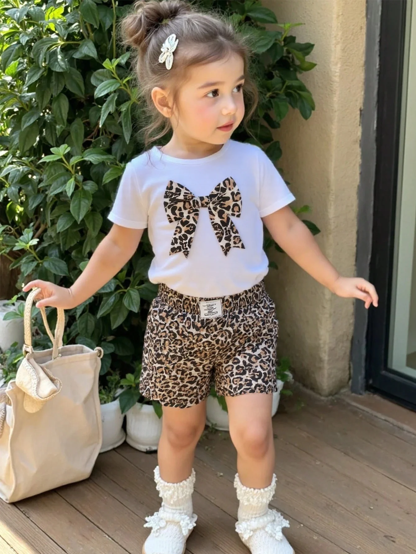 Zweiteiliges Baby-Mädchen-T-Shirt mit Leopardenmuster, Rundhalsausschnitt, kurzen Ärmeln und dreidimensionaler Schleife, Shorts-Set mit Leopardenmuster