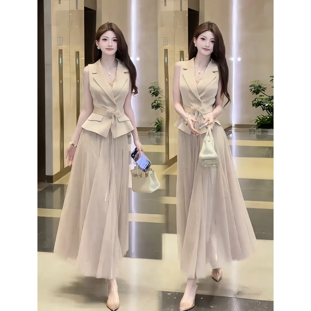 

Fashion Women's Set for Spring and Summer New Slim Fit and Slimming Sleeveless Vest Half Skirt Two-piece Set