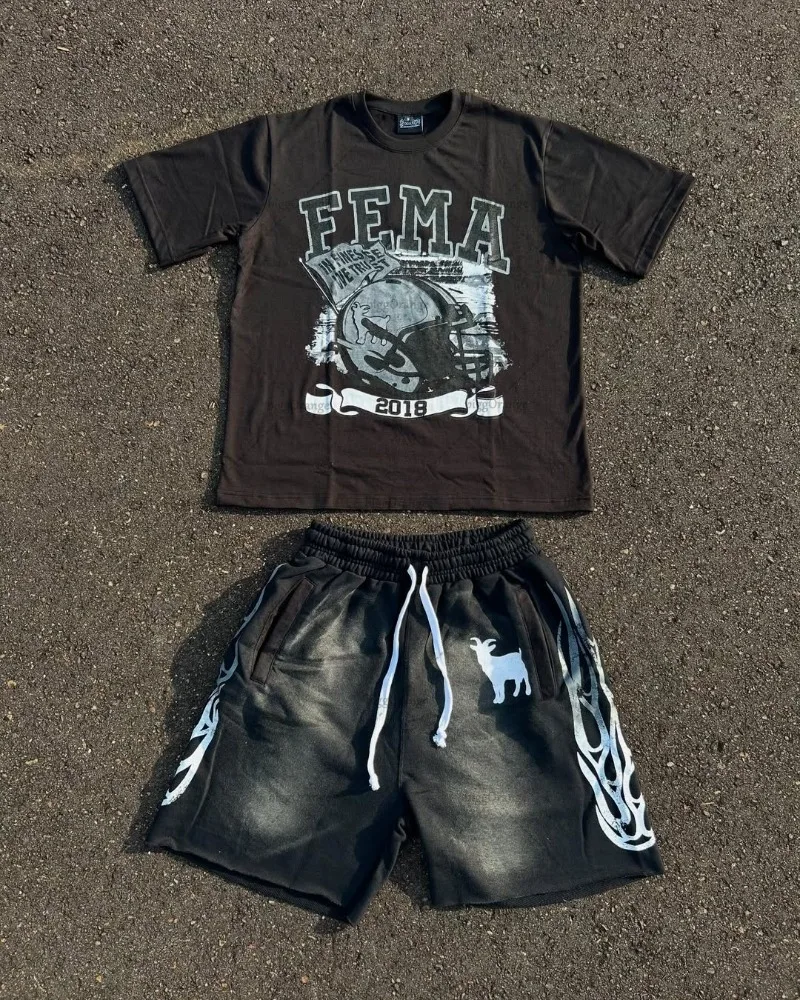 Nuovo Hip-Hop Trendy Streetwear Abito da uomo in due pezzi American Retro Harajuku T-shirt grafica Punk gotico Fiamma Pantaloncini casual larghi