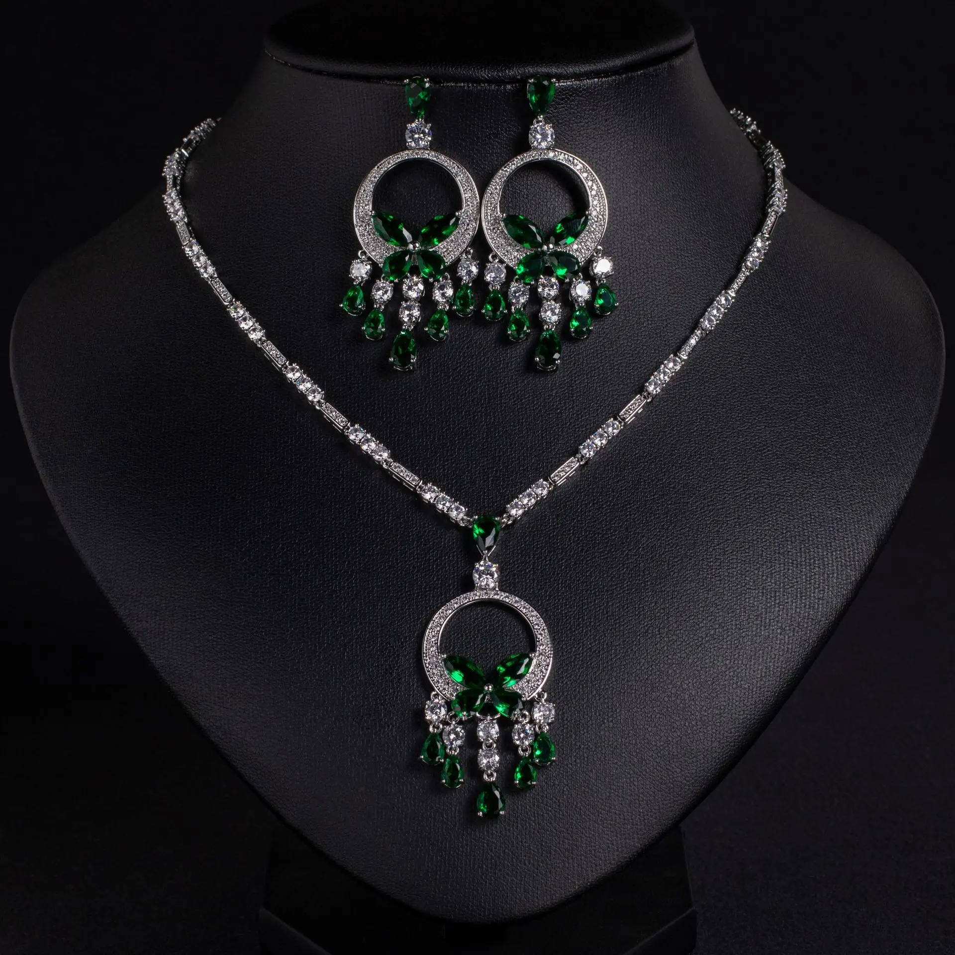 

Cross-border jewelry, the same zircon fringed necklace, women's high-end versatile jewelry, niche light luxury high-end collarbo