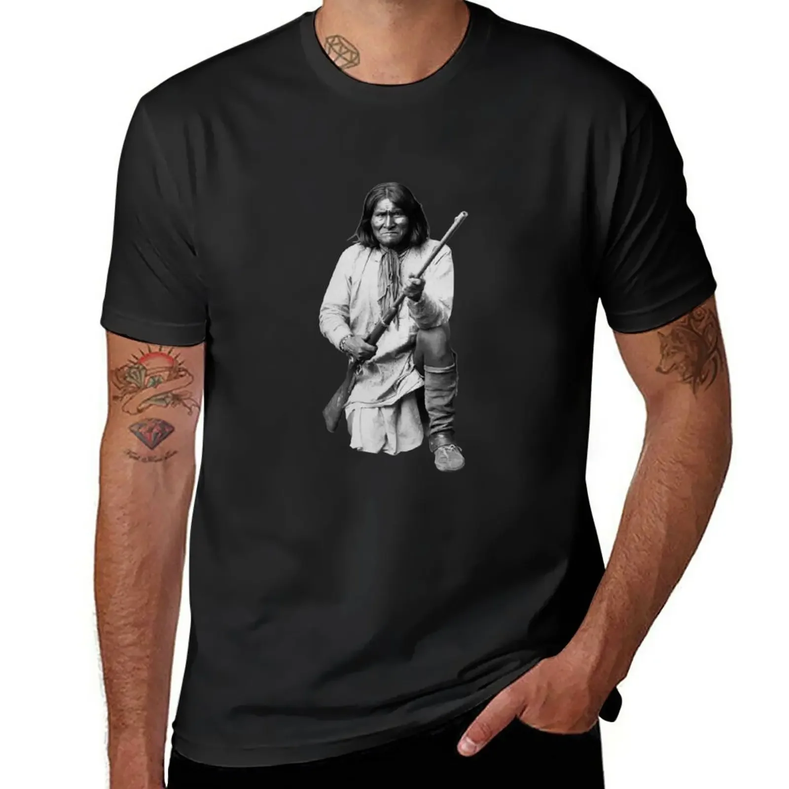 

New Geronimo Kneeling With Rifle - 1886 T-Shirt kawaii clothes funny shirt cotton summer 2025 mens graphic t-shirts